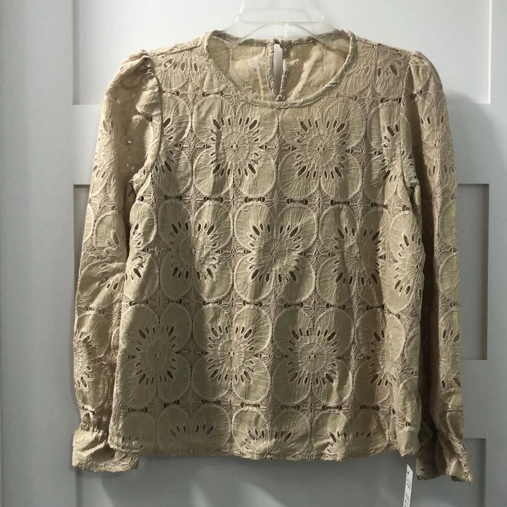 NEW CUPSHE Eyelet Top Womens M Shirt Dressy Embroidered Crochet blouse NWT Beige - Picture 2 of 14